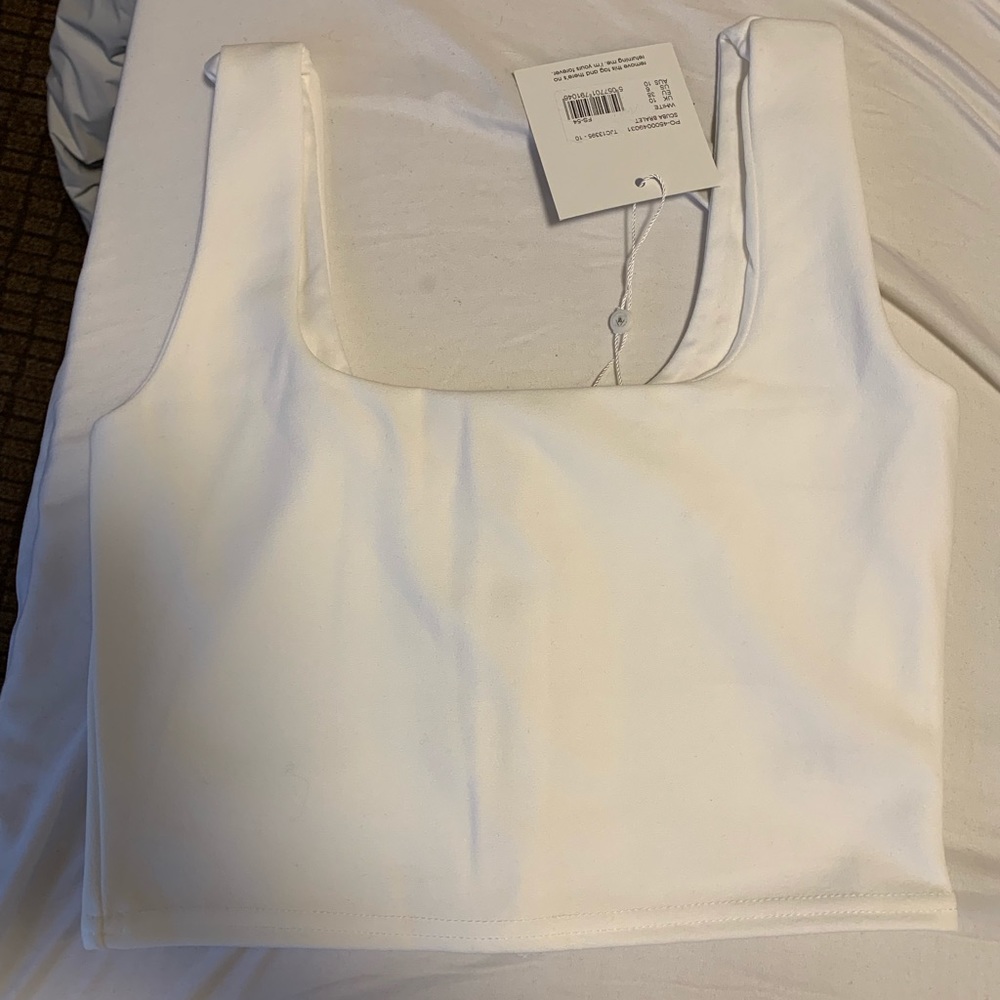 Scoop neck white crop top